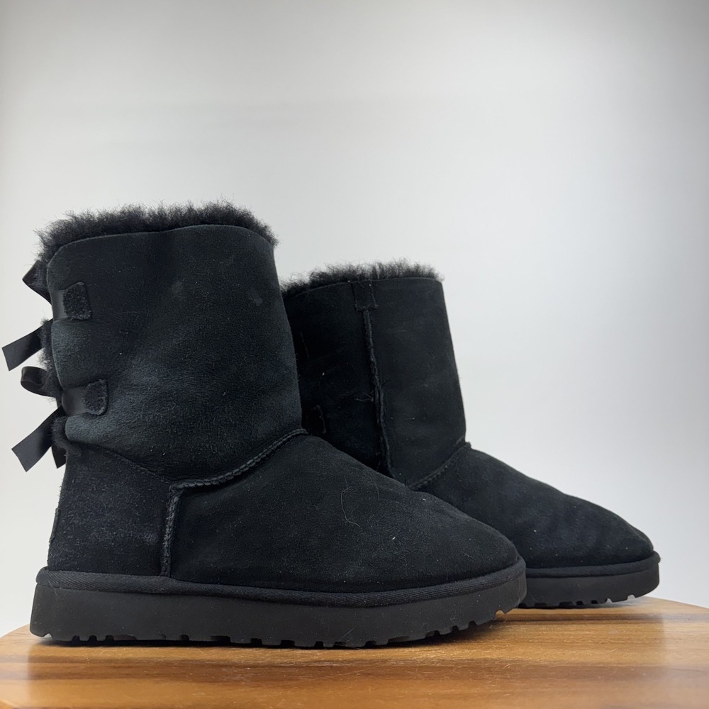 Womens Ugg Mini Bailey Bow II Black Sheepskin Lined Suede Boots Size 9 M GUC